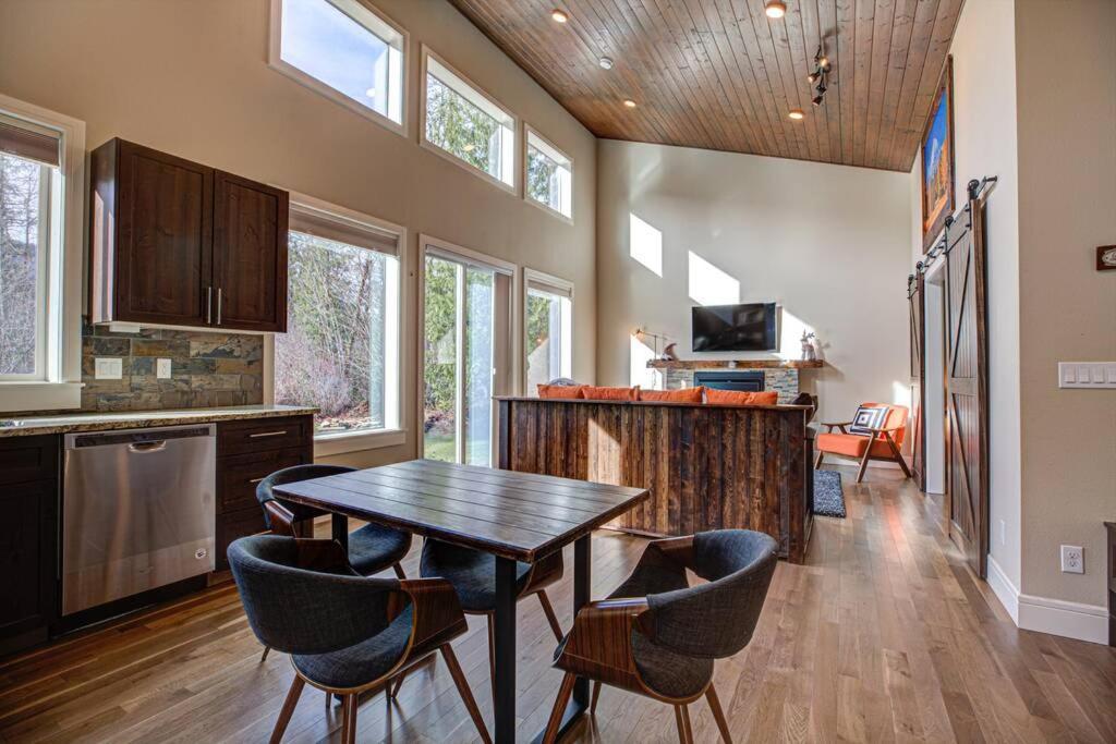 Newly Built Modern Chalet Duplex - 1 Mount Hood Village Exterior photo